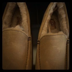 Brand spankin new UGG size 10 slippers!!